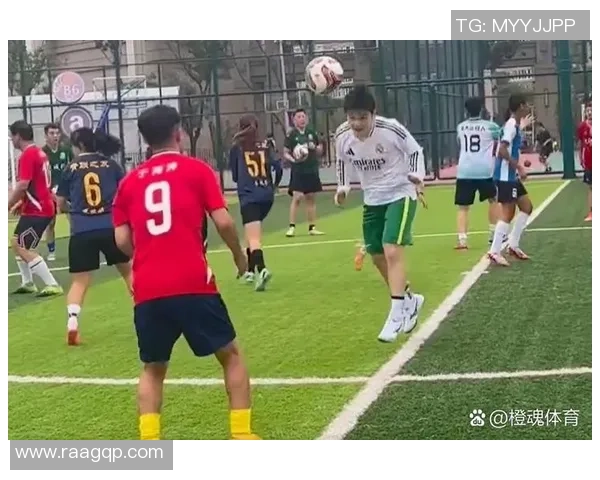 模仿足球巨星经典动作挑战赛 揭秘球场背后的技巧与魅力 模仿足球巨星经典动作挑战赛 揭秘球场背后的技巧与魅力