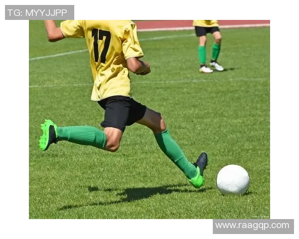 花腿足球球星:突破技巧与华丽脚法成就的背后故事与影响 花腿足球球星:突破技巧与华丽脚法成就的背后故事与影响